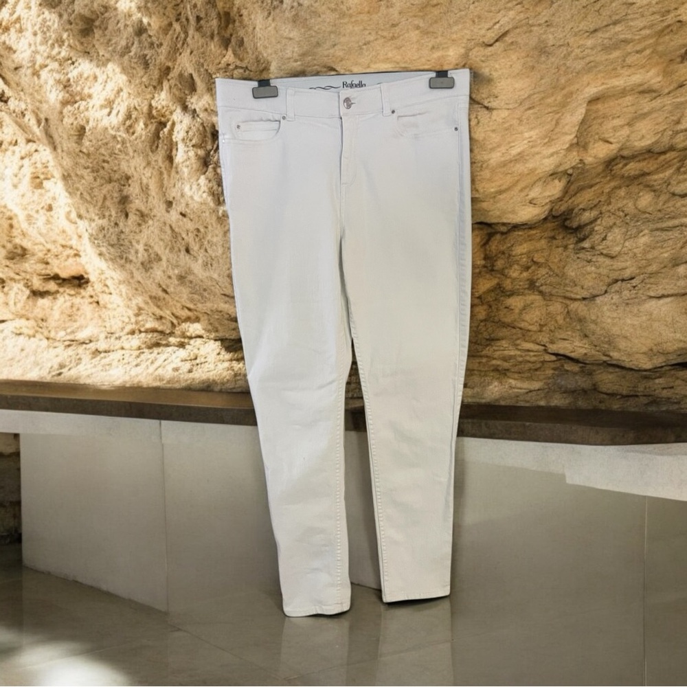 Rafaella Weekend Women’s White Denim Jeans Size 12 Slimming Crop Stretch Quality